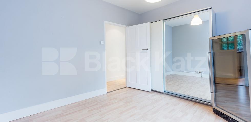 Spacious three bed with a modern kitchen and bathroom mins to tube and market Ferdinand Street, Camden / Regents Park